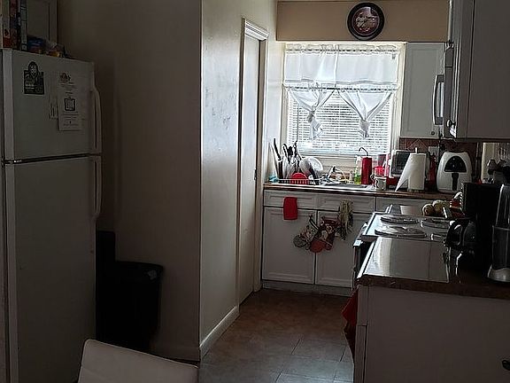 3rd image of 9711 E Castle Ct