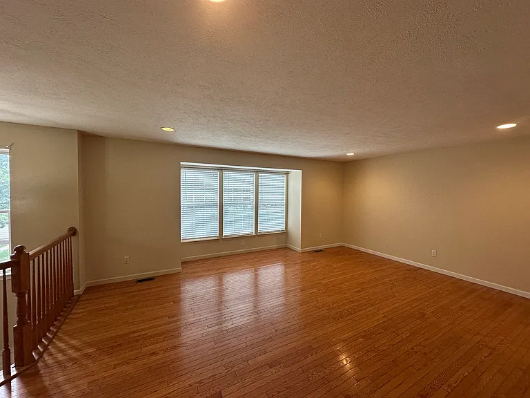 216 Blue Grass Cir — Photo 3