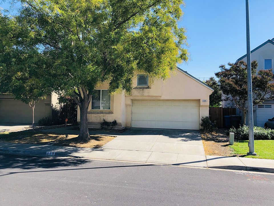 1st image of 819 Chateau Cir