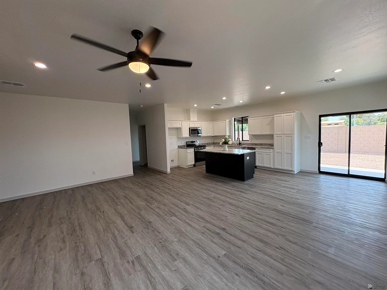 4 bed, 2.0 bath, 1575 sqft, $2,300 — Photo 3