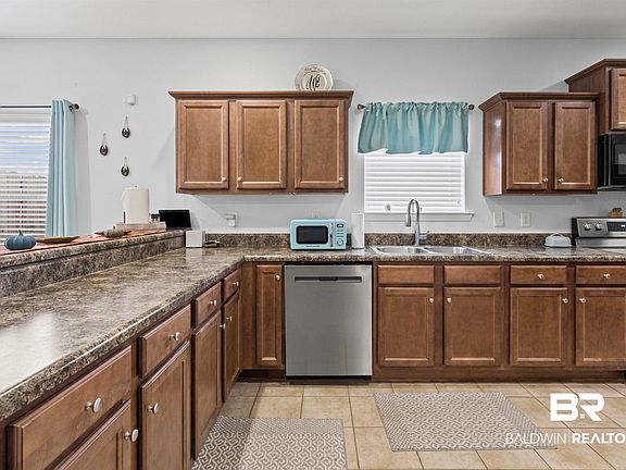 3rd image of 4107 Nottingham Dr