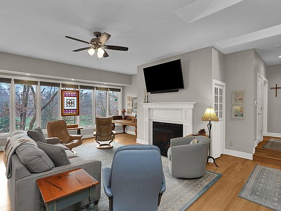 4th image of 228 Pinehurst Dr