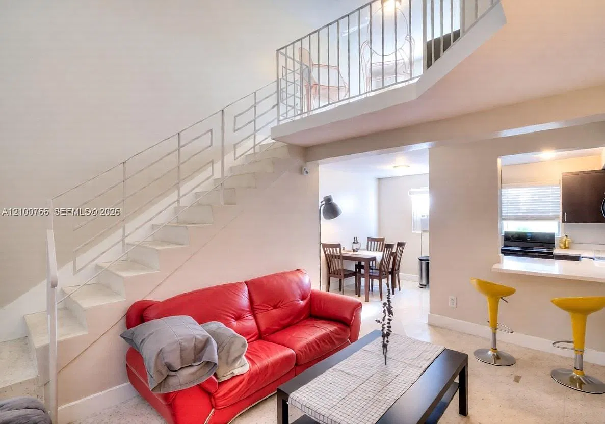 Garden Villas Condo — Photo 2