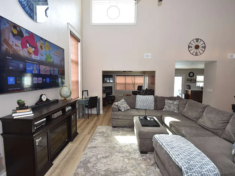 1 Bedford Dr — Photo 10