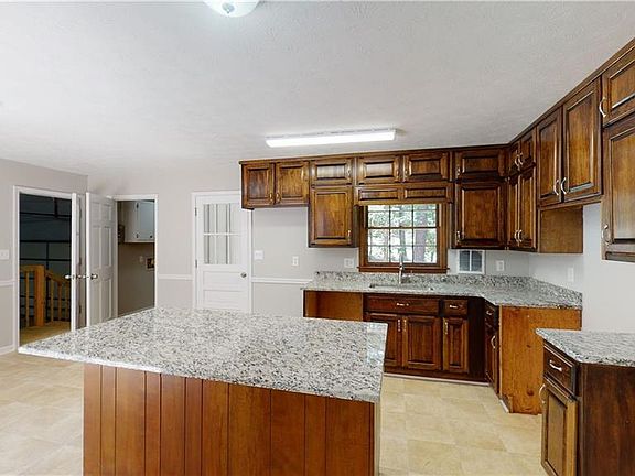 5th image of 1680 Holmes Dr SW