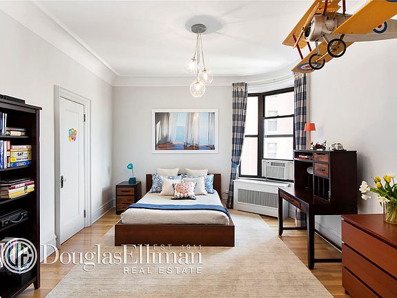 4th image of 105 W 72nd St APT 8B