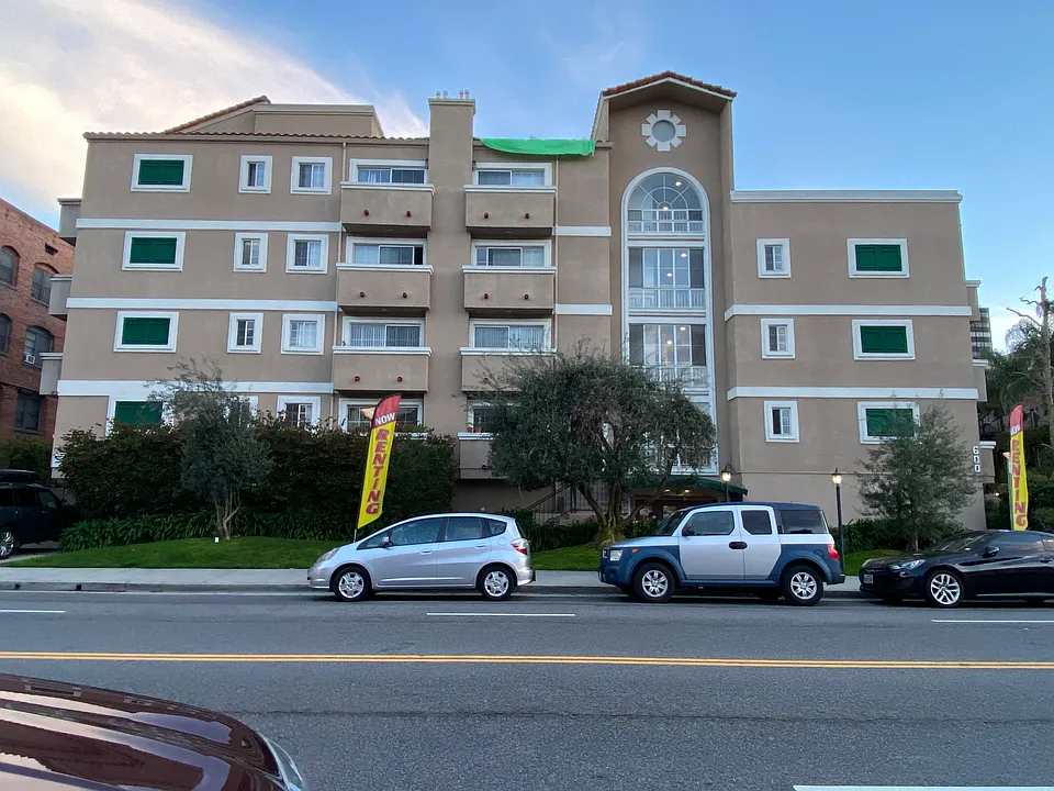 Cloverdale Luxury Apt