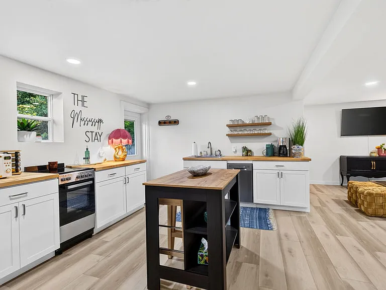 1705 Oleander Dr — Photo 5
