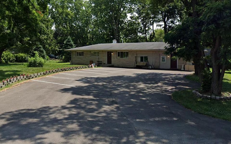 1st image of 10255 N College Ave