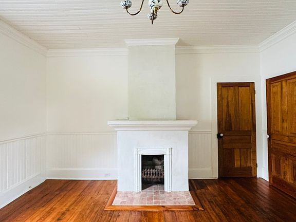 3rd image of 319 S Spring St