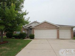 713 Cardinal Dr, Saginaw, TX 76131