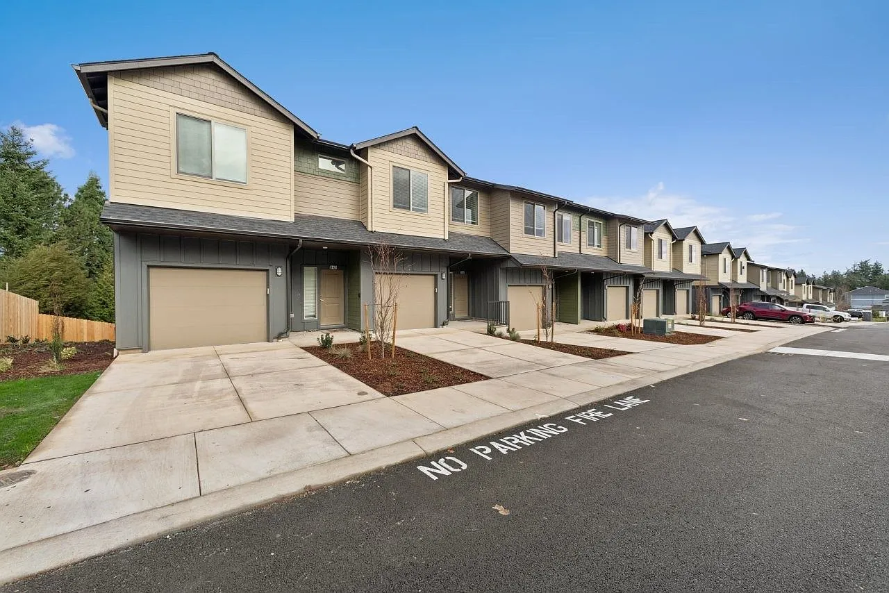 Titan Hill Townhomes — Photo 2