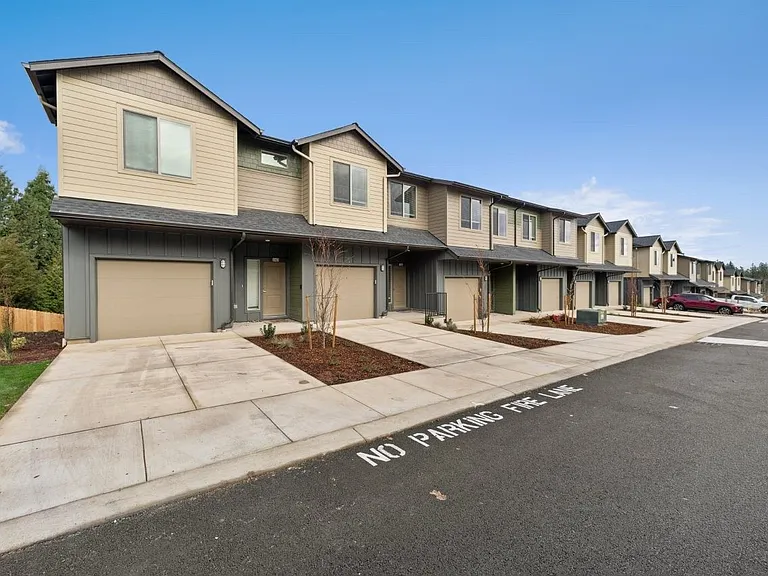 Titan Hill Townhomes — Photo 2