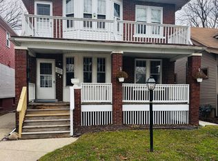 1064 Wayburn St, Grosse Pointe Farms, MI 48230