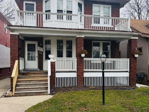 1064 Wayburn St, Grosse Pointe Farms, MI 48230