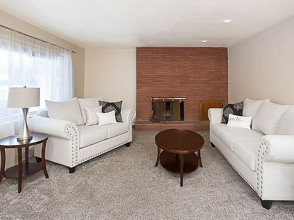 3rd image of 1115 Parkhill Dr