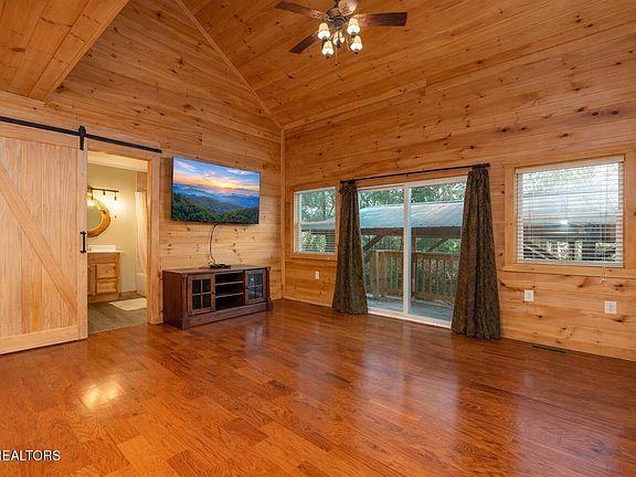 3rd image of 460 Sassafras Way
