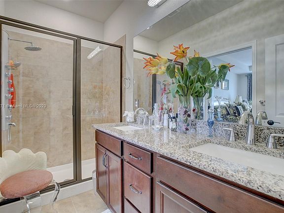 2nd image of 1040 Eucalyptus Dr Unit 6