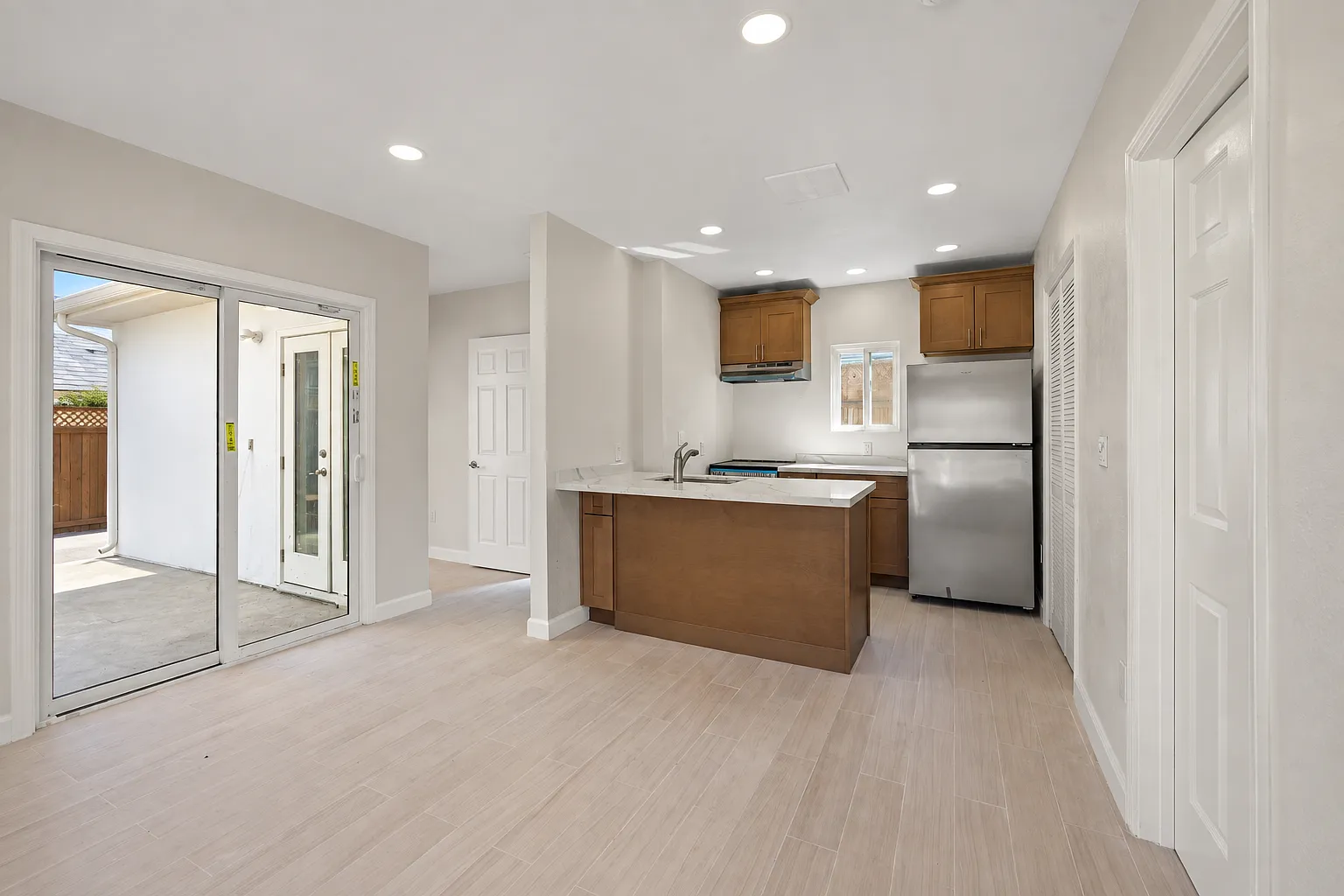 2 bed, 2.0 bath, 600 sqft, $3,995 — Photo 3