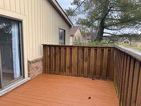 4th image of 41522 Bedford Dr