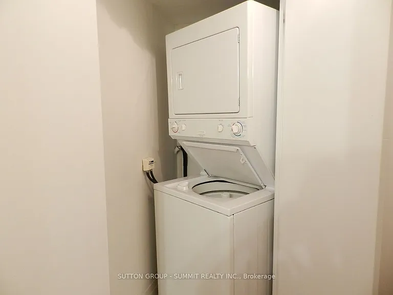 25 Carlton St #506 — Photo 11