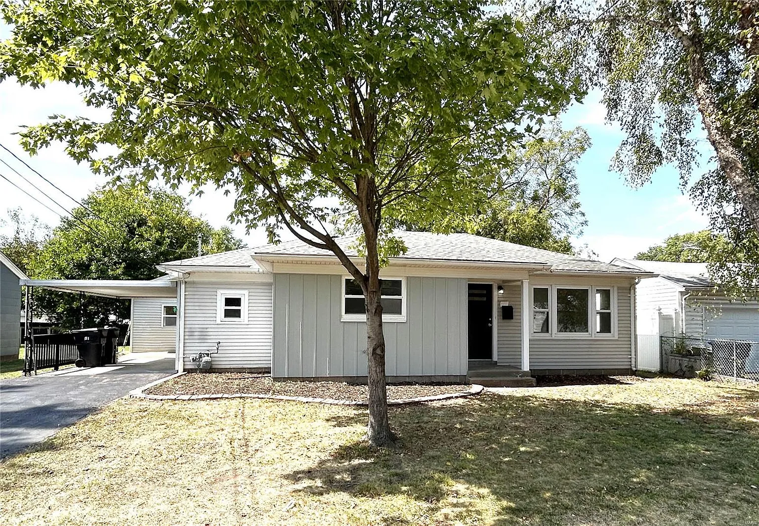 635 Royal Heights Rd photo 1