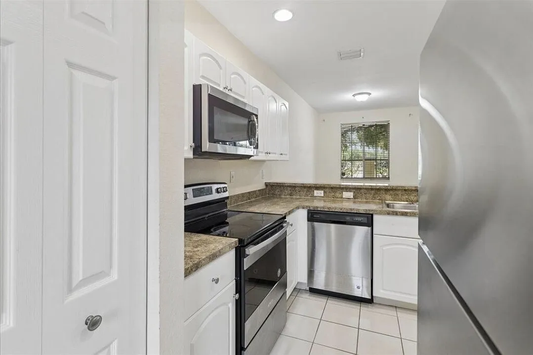 SW 19th Pl, North Lauderdale — Photo 4
