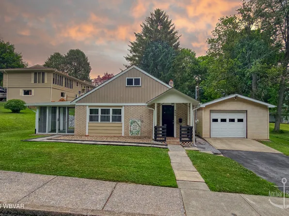 806 Locust St, Jersey Shore, PA 17740