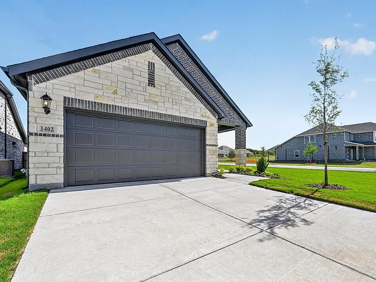 1402 Bridgestone Dr — Photo 29