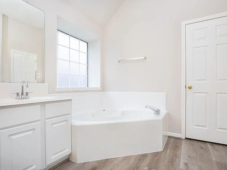 2710 Falcon Knoll Ln — Photo 17