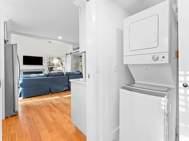 25 Robbins Rd — Photo 12