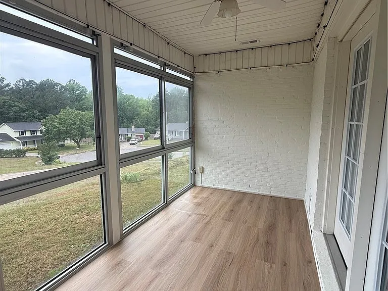 1535 Londonderry Pl — Photo 15