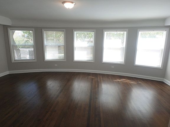 2nd image of 6048 N Fairfield Ave