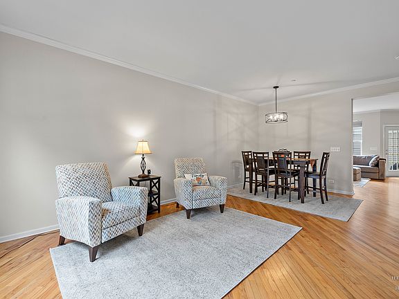 3rd image of 483 E Railroad Ave