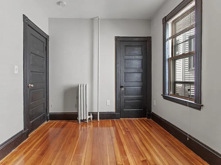 18 Peverell St #2 — Photo 10