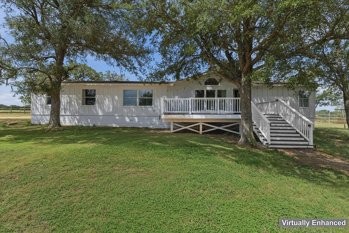 5 bed, 3.0 bath, 2113 sqft, $2,500 — Photo 1