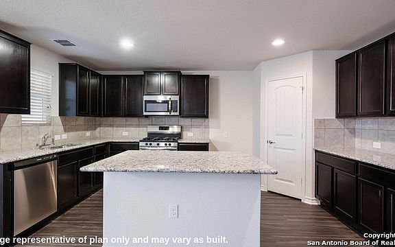 4th image of 2715 Green Leaf Way