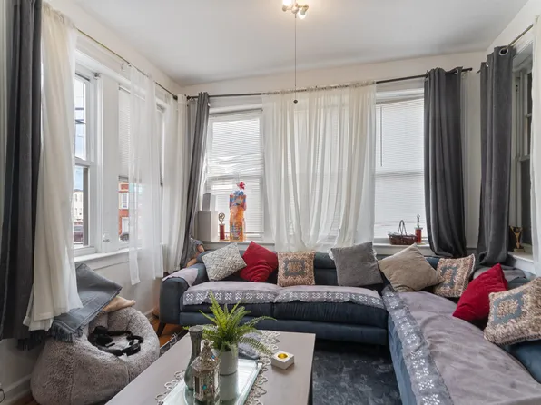 7073 Kennedy Boulevard image 6 of 49