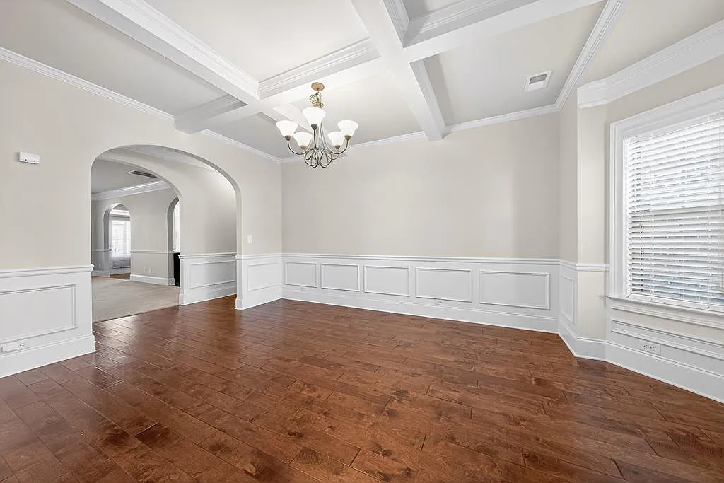 5 bed, 4.0 bath, 4272 sqft, $2,500 — Photo 4