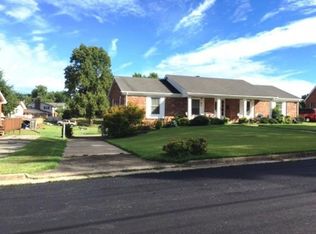 611 Hollyhill Rd, Johnson City, TN 37604