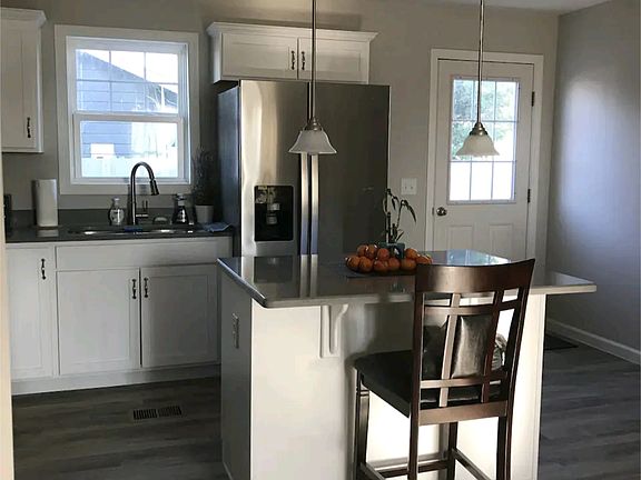 3rd image of 142 W Daggett St #4-1