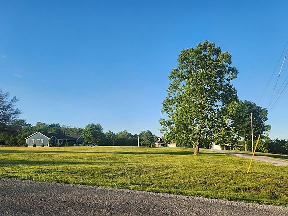 2nd image of 821 Bluebell Lake Rd