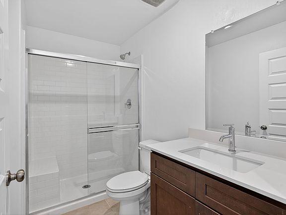 7724 Blackwater Valley Dr Bakersfield CA 93311 Bathroom DS C04634