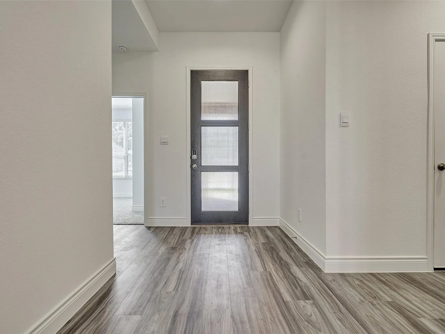 4 bed, 3.0 bath, 2092 sqft, $2,300 — Photo 4
