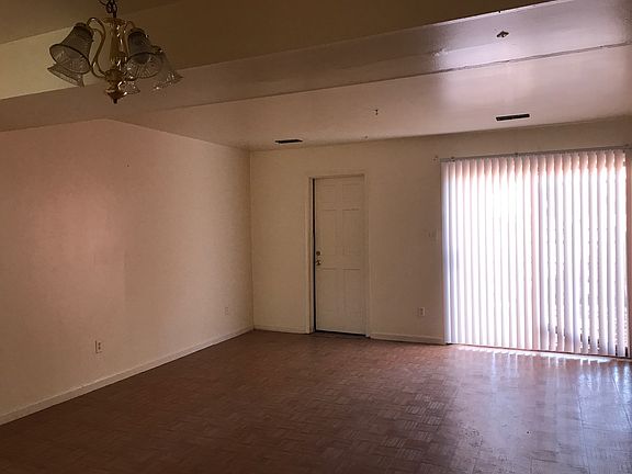 4th image of 419 Hustings Ln Unit B
