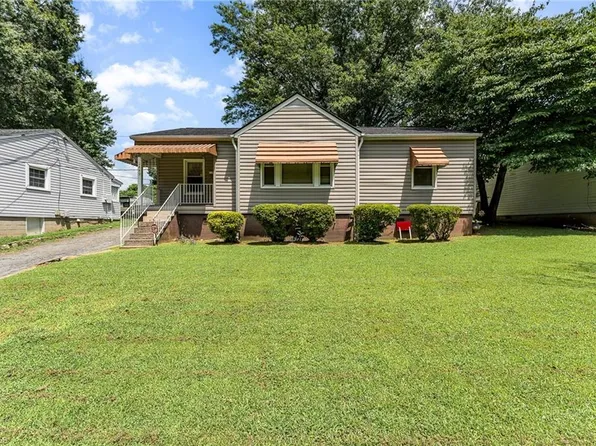 2449 Konnoak Dr, Winston Salem, NC 27127