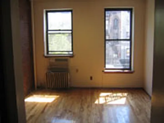 Rented by Eric Goodman Realty Corp | media 4