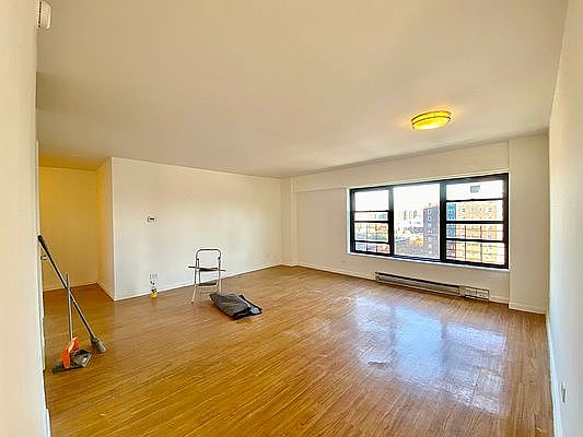2nd image of 410 Saint Nicholas Ave #J11