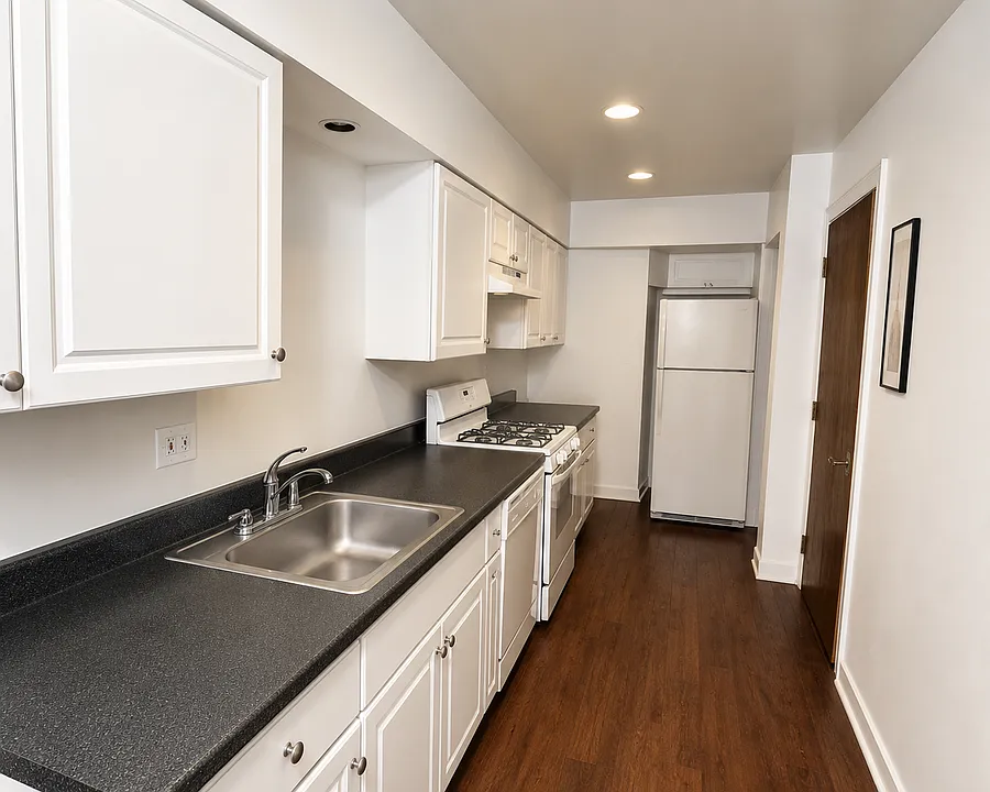 644 W Oakdale Ave #1F