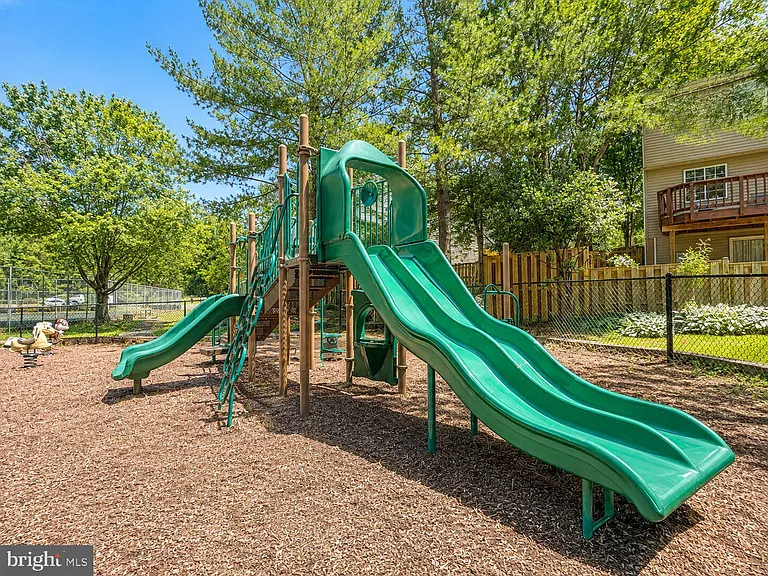 7911 Yancey Dr — Photo 35